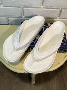 Birkenstock Honolulu EVA Flip Flops EU 41 Women 10 White Sandals Lightweight